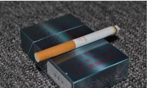 黃鶴樓游泳回歸，爺爺輩最喜愛的香煙品牌